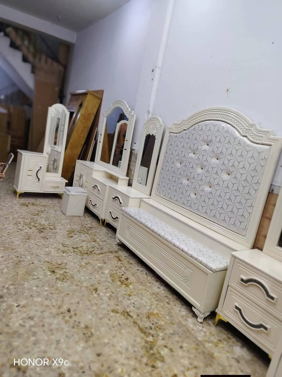 السلام عليكم غرفه كامله ام الست بيبان الغرفه صاج ديكور تركي صبغ حراري درجه اولى ام السته ملحق داخلي غرفه سيت واحد مستعمله شهر فقط الغرفه الجديده كلش اي نقص ما بيها موديل حديث الوجه 6 ملي ام الداخل كلش قوي موسوقيه غرفه نظيفه 100% سعرها 1550 شامل الشد والتوصيل مجاني داخل النجف موجود توصيل محافظات الشراي اتصل مكاني نجف ناحيه الرضويه قرب الجسر مال الرضويه *********** موجود واتساب
