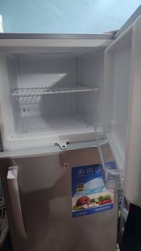 ثلاجه للبيع جديده مستخدمه قليل كُلش للتواصل07866695060  او على الماسنج...