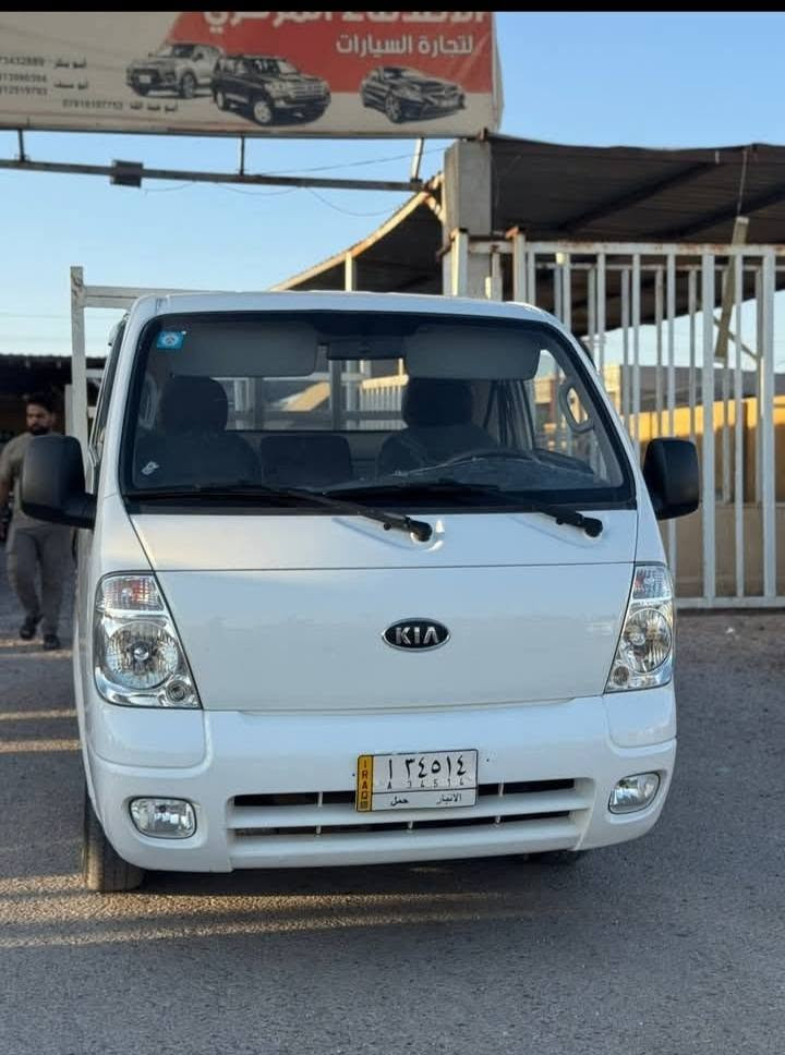 السلام عليكم البيع كيا حمل موديل  ١٢ 
السياره مكفوله كفاله عامه من الضربع والصبق شرط كير محرك شاصي كفاله عامه السياره مال جناي السياره احله من بل الصوره سياره رقم الانبار  السعر  بدفتر وخمسه وبيها مجال الرقم *********** اخوان الي مو شراي لا يتصل مكان السياره الانبار
