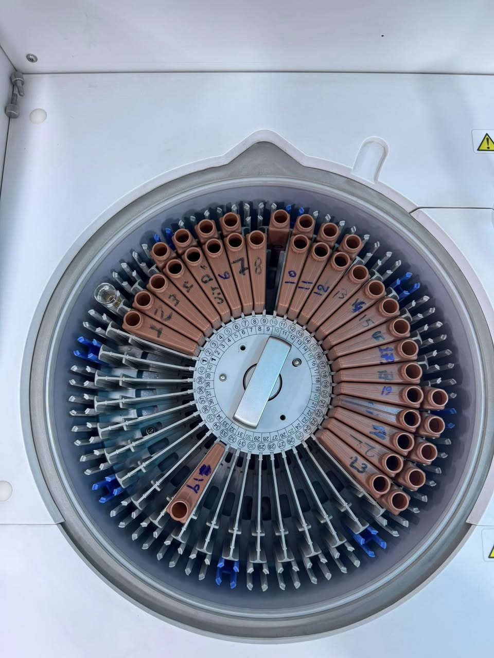 � للبيع – جهاز Fully Auto Chemistry Analyzer 🔬

📢 متوفر للبيع الآن
جهاز تحاليل كيمياء أوتوماتيكي بالكامل مستخدم 
Model: SMART 120

✅ جهاز عملي ومثالي للمختبرات والمراكز الطبية
✅ Fully Automatic – تشغيل أوتوماتيكي بالكامل
✅ أداء سريع ودقيق
✅ مناسب لإجراء فحوصات الكيمياء السريرية بكفاءة عالية
✅ تصميم حديث وسهل الاستخدام

📌 اسم الجهاز: Fully Auto Chemistry Analyzer
📌 الموديل: SMART 120

💥 فرصة ممتازة للمختبرات، المستشفيات، والمراكز الطبية
إذا كنت تبحث عن جهاز كيمياء موثوق وفعال لرفع كفاءة العمل وسرعة إنجاز التحاليل،
فإن SMART 120 هو الخيار المناسب.

📞 للبيع بسعر منافس
📩 للاستفسار عن السعر والتفاصيل يرجى التواصل على الخاص أو الاتصال مباشرة ***********
