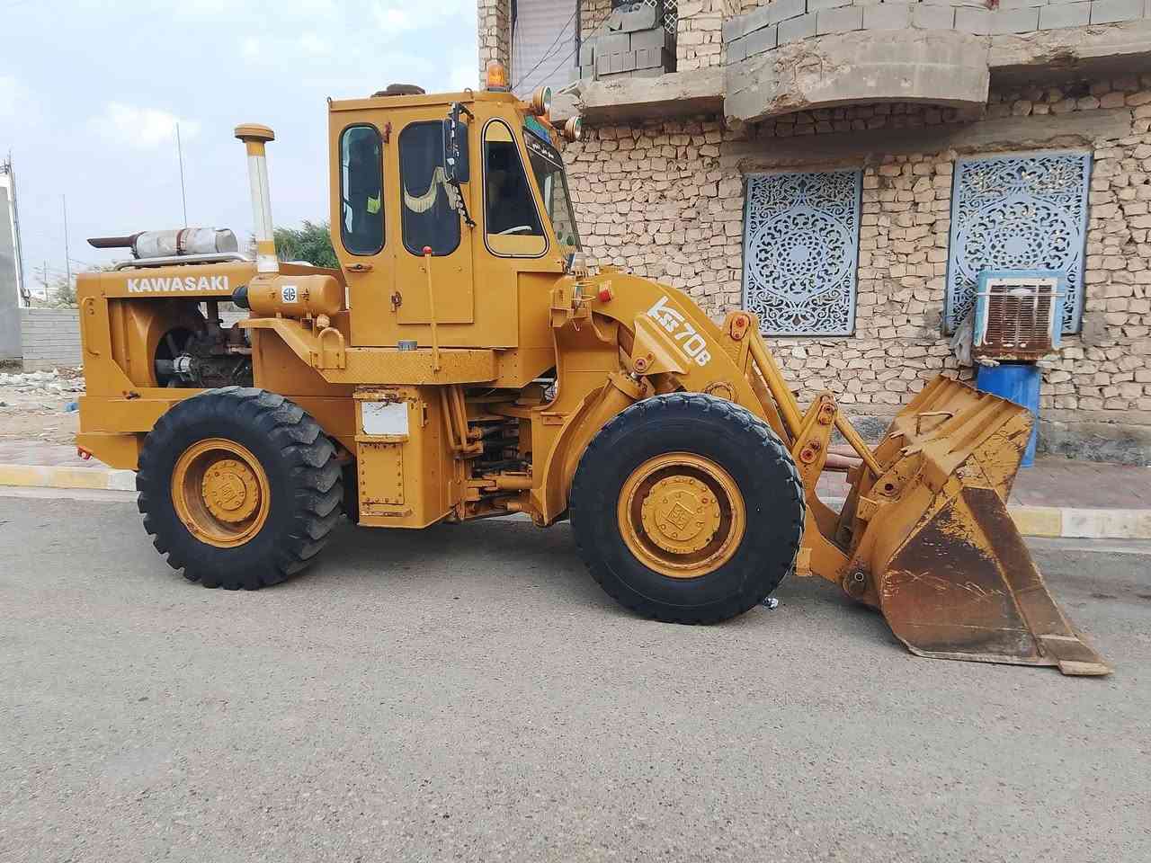 شفل بي موديل 82 رقم ديالى الماني بسمي تخم تاير بريك اربع مكان الشفل رمادي الاتصال ***********
