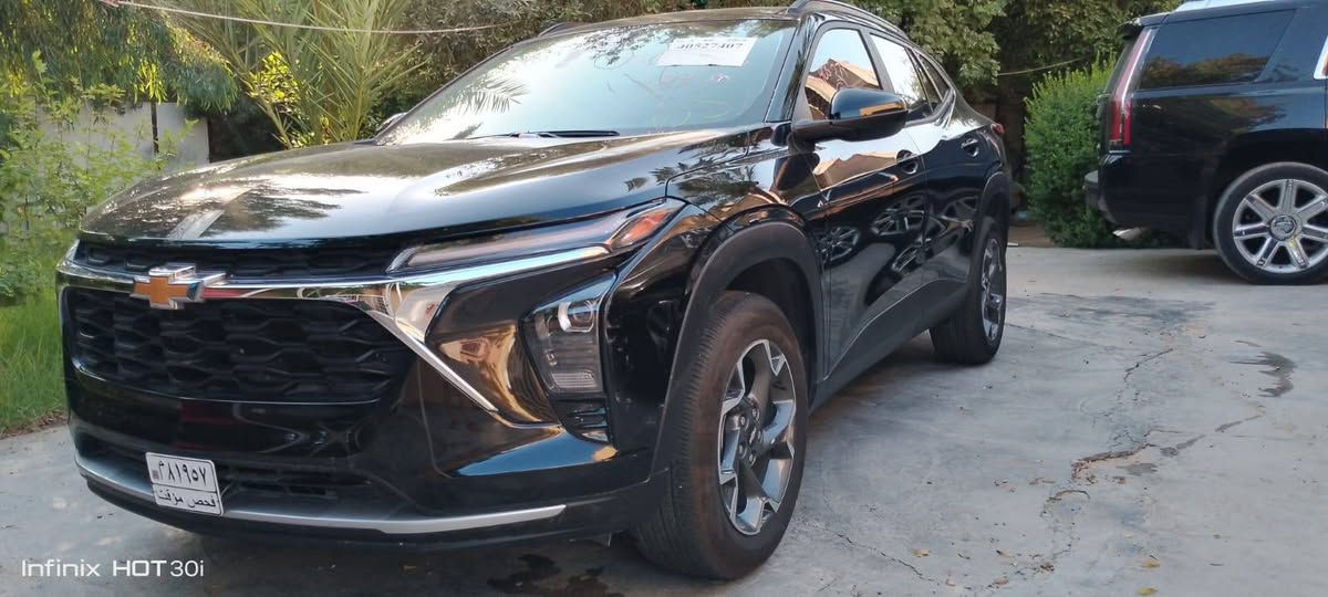 السلام عليكم 
شوفرليت تراكس 2025 LT ,
مكفوله بدون حادث بدون قطره صبغ فقط تقرير غرق مداخل أي مي للسياره ولا اي عطل شرط الفحص فقط تقرير ٫٫٫٫٫ 

مواصفات دجتل 
تشغيل عن بعد  
هيترات بلكشن  
حساسات امامي خلفي 
رادارات 
قياده ذاتيه 
باقي المواصفات معروفه 

السعر 165 ٫٫ بدون رقم  سعر الرقم مليون ونص
***********
