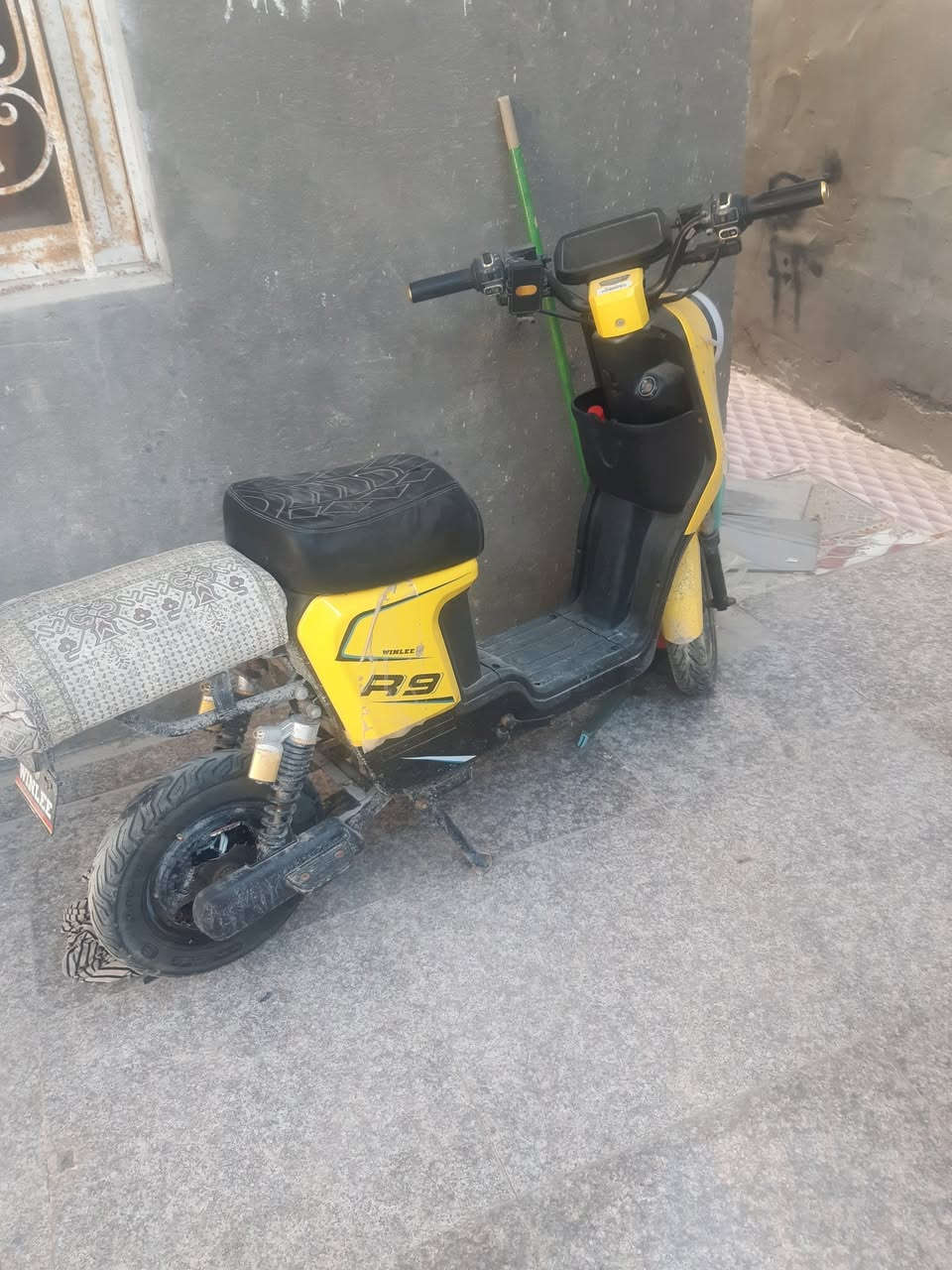 دراجة r9 بطارياته 32 امبير نظيفة ما متعبه بيه مشكلة وحدة وهي ما تمشي النارية وكلشي شغال بيه بس حرف m طالعلي بالعينة وما تمشي وكفت عندي بنص الطريق ضجت وكسرت الكفر مثل ما تشوفون بالصورة ابيعها ع وضعها ٢٢٥ الف للتواصل ع هذا الرقم ***********
