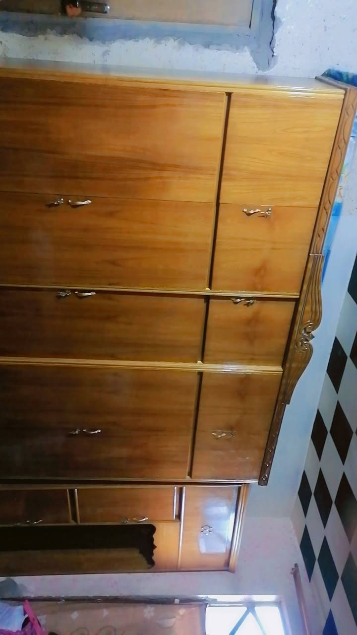 السلام عليكم من رخصت الادمن عندي غرفه نوم تسكم كلش نظيفه سوتها بمليونين ونص اريدها 900 وبيها مجال التواصل على الرقم ***********
