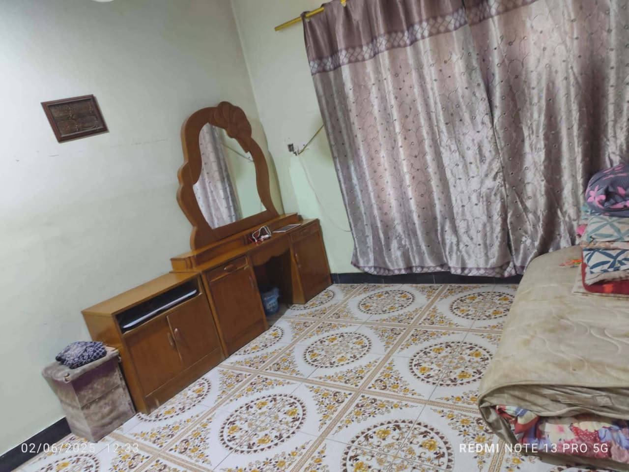 سلام عليكم بيت للبيع المساحه 219 طابقين بناء حديث خمس غرف مي كهرباء مولده ذهبي مستوصف مدارس العنوان حي الاساتذه وراه دائرات الشيوخ السعر خاص الاستفسار ***********

