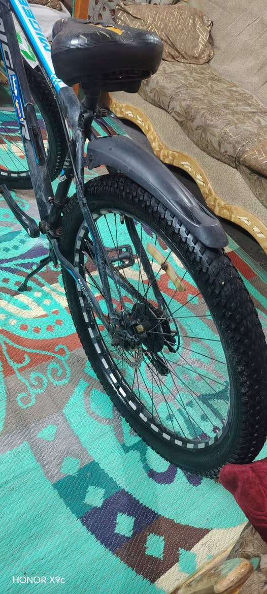 بايسكل جبلي حجم 30. مستعمل شي كلش  قليل. كير امامي خلفي كله يشتغل السعر 195الف وبي مجال


**إذا كنت صاحب هذا الإعلان وتريد حذفه لأي سبب، رجاءا أرسل رسالة إلى الدعم الفني**