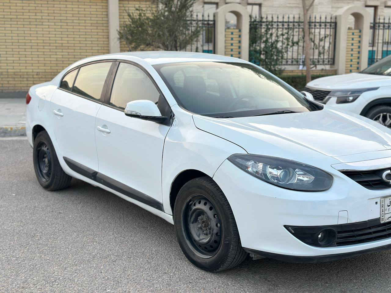 رينو فلاونس 2016
رقم بغداد تستلم سنويه كبل باسم الشراي 
 محرك وكير. قبل شهر مبدلات 
حداديه جديده
الضرر : مصبوغه حزام اثر طخات بسيطه 
جنطه وبنيد وقماره وتكم بدون صبغ
سياره بحاله جيده بدون اي نقص 
السعر 65 ورقه وبيها مجال بسيط
للتواصل :***********
