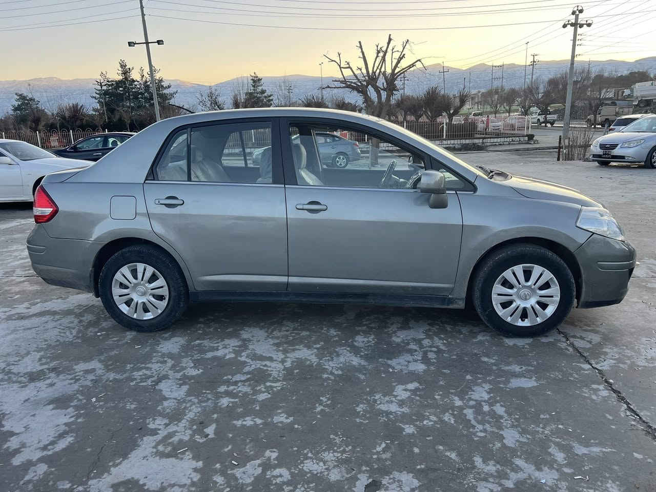 نيسان فيرسا ٢٠٠٨
تؤماتيك 
ساغ ساغ
مه نه فيستي اصلي له گه له 
گيرومه  كينه به شه رتي  ١٠ فيته ر
توندو به ندي به شه رت 
ليدراني نيه هيچ 
سه قفي بؤياغي نيه 
خوم حيزامم كردوه له سه ر ساغي بؤجواني 
كيشه ي مه ده  ني به شه رت 
شوين قلادزي 
***********
