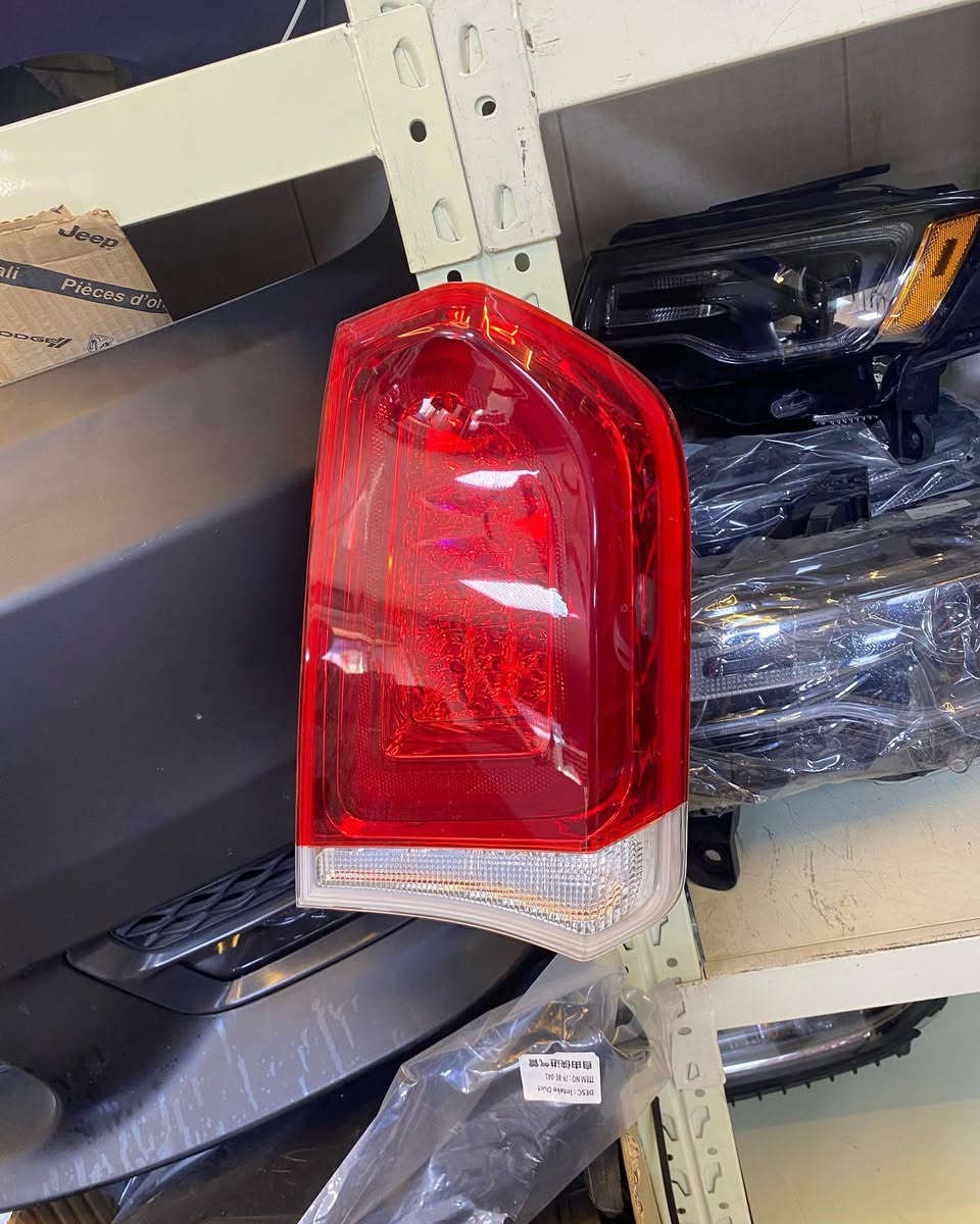 ادوات احتياطية كرايسلر S300 - C300 -***********-بغداد- الكرخ
