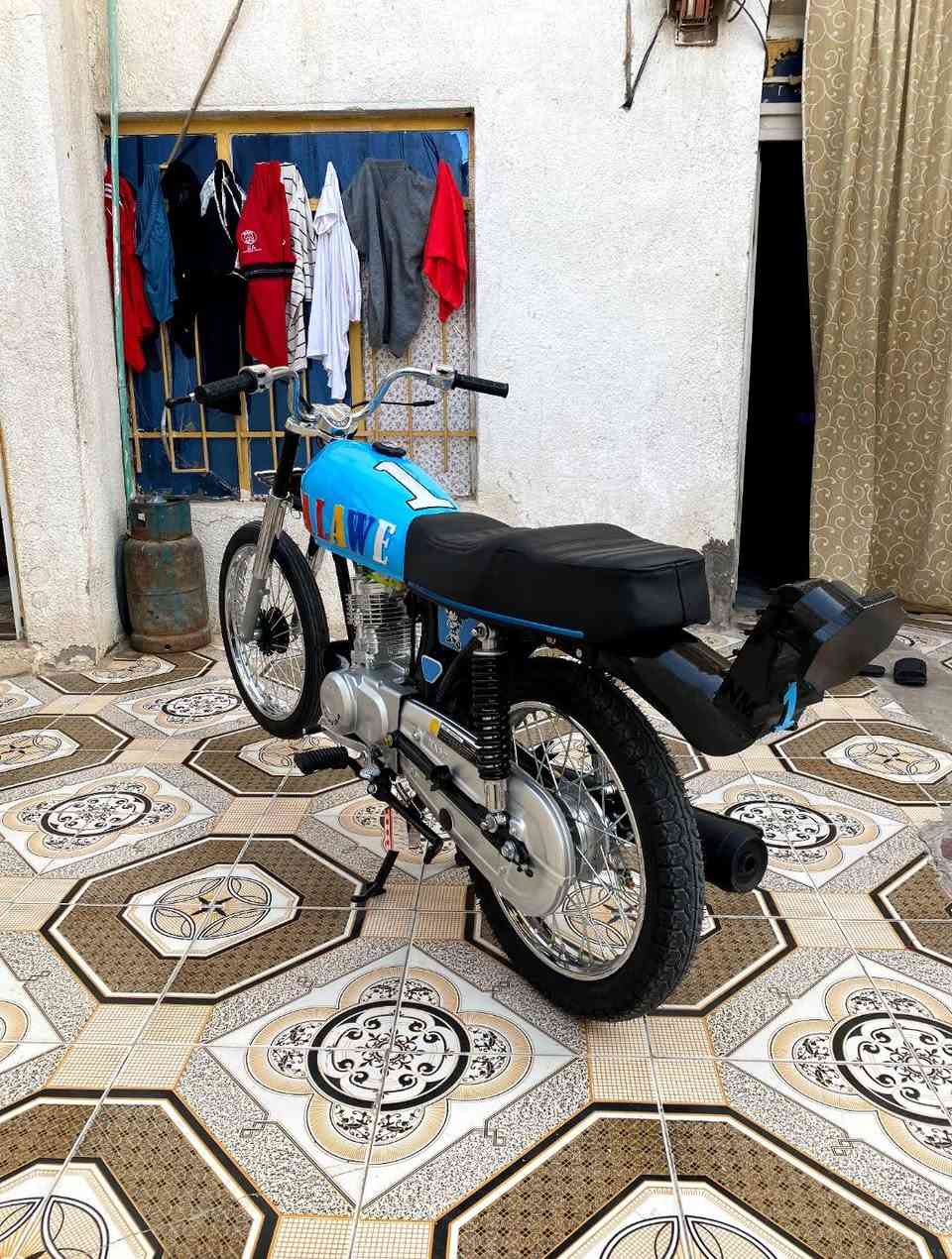 اعاده نشر بسبب الوعود الكاذبه....... 📢
سلام عليكم دراجة للبيع كلك كلك تعمير جديد صاله شهر من تعمرت مكينه رابيدو وغراص كلها اصليه تانكي احرف بارزه دراجة رزنه وتخبل بالمشي مكان ناصريه قضاء الغراف سعره مناسب (بدون فكريات😂) متواجد خاص‏‪***********‬‏‏
ملاحظه: الصالنصه بدلته تختلف عن الي بالصورة شادله نجمه
