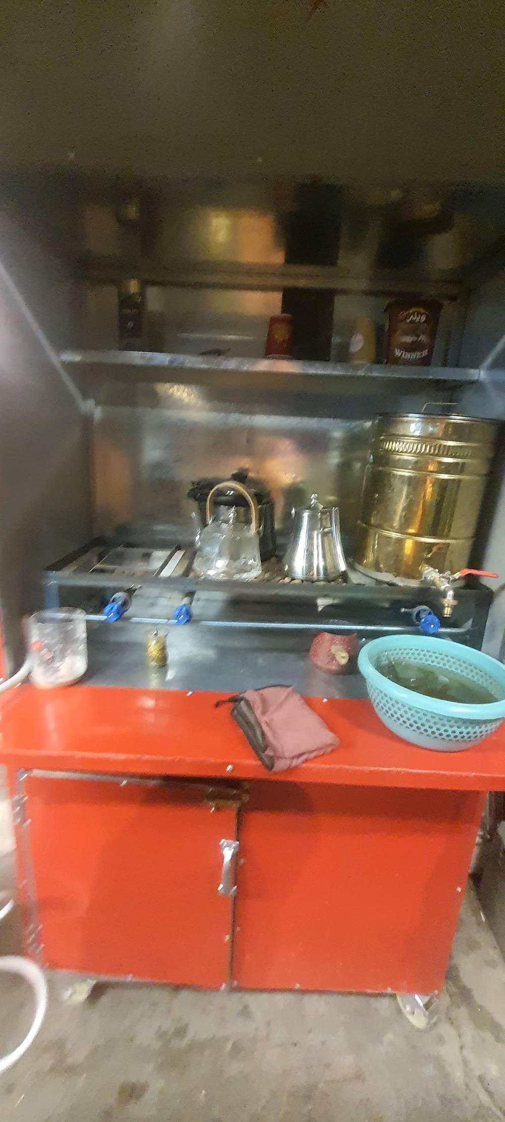 جمبر جاي كامل مابي اي نقص فقط القنينه وتفتح حتى ستكاين ويا  
مكانه طالبيه  السعر قابل للتفاوض