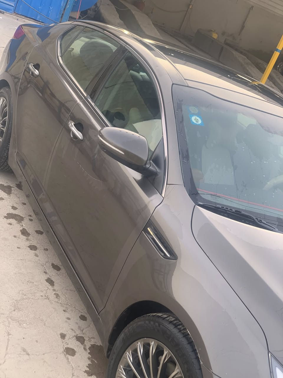 كيه اوبتيما ٢٠١٢ فول موصفات
#محرك ٢٤٠٠ جي دي اي 
#بصمه تشغيل 
#بصمه ابواب 
# بانوراما طكتين 
#لايت زنون 
# تدفئه تبريد كشنات 
#كشنات تخزين 
حادثها صندوك ومكفوله كير ومحرك وشاصي ولغود 
سياره مابيه اي نقص خير من الله 
مكان سياره زعفرانيه جسر دياله جديد 
سعرها ١١٥ وبيها مجال حك جيه 
رقم الهاتف ***********
