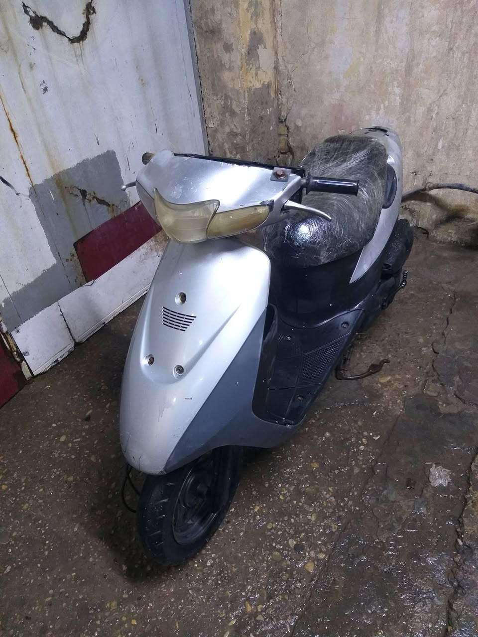 السلام عليكم دراجه للبيع ابيع كوم حديد الدراجه هسه مجفته وشغاله بس عفته 4ايام  مامشغله وهسه ماشتغلت عندي ابيع عل موجود كلشي شغال بيه العنوان كوت هاتف ***********لااثير بي واتساب ***********
