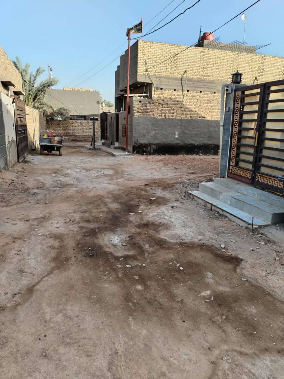 متوفر عرصة ١٥٠ متر طابو بستنة سند ٢٥ قابلة للتطويب واقعة حي الفرات جهة ال خليفة قريبة على شارع الشط التبليط
 وشارع الفرات الرئيسي السايدين الجديد العام جامع العقيلة
مبني بيها رباط كونكريت شيش اوكراني ٤٠ في ٦٠
 متوازي على البيع السعر النهائي٤٠
للاتصال ***********
