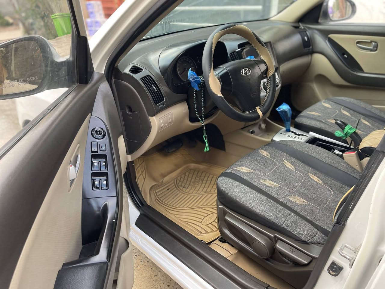 انترا موديل ١٠ رقم بغداد محرك ٢٠٠٠ سيارة جاهزه من كلشي السعر ١٢٣ وبيه مجال رقم مبايل *********** ابو احمد
