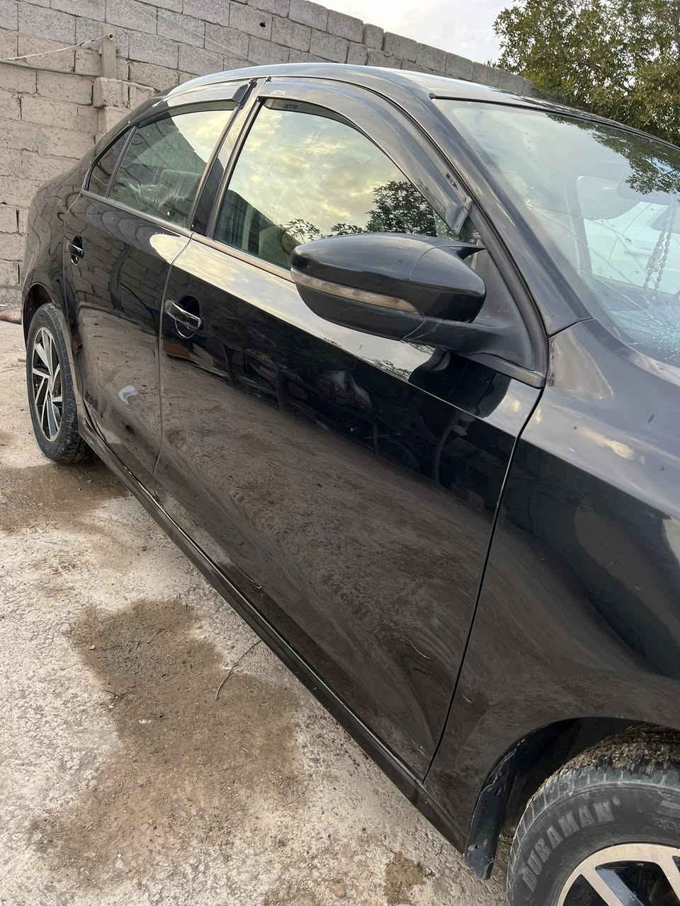 السلام عليكم جيتا خليجي 2012 فول مواصفات
بصمه تشغيل 
بصبه ابواب 
فتحه 
تحكم ستيرن 
وبعد هواي بيهه مواصفات 
محرك 2000 تنفس طبيعي.    صدر جديد 
تخم تاير جديد
دبلات جدد 
بيهه ضربه جاملغ وبنيد بدون دواخل دوسات صبغ فقط 
بيع او مراوس حسب القناعه السعر 110 وبيهه مجال 
للاستفسار :***********
