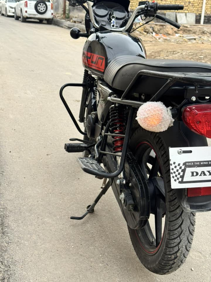 السلام عليكم 
دايون 2025 للبيع
طالعه قبل شهر و10 ايام من الوكيل 
دهن امزويل الدراجه خير من الله اوراق سكنر
*********** + واتساب📞
السعر 1650 قفل
