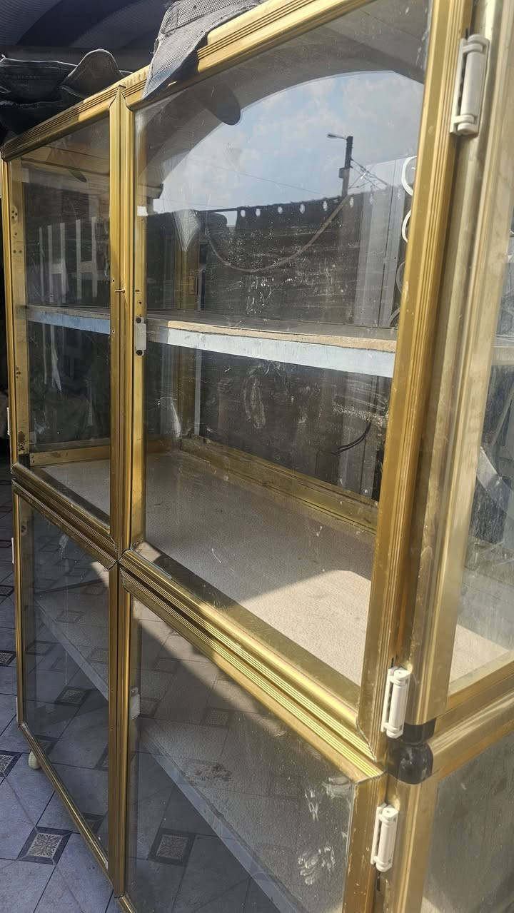 للبيع -ميز المنيوم جام - اربع خانات
مترين ب متر و نص قيم باليرضي الله لا تكلي بيش اكتب سعرك و اني اطبلك خاص عدك شي تفضل تصل 

***********
