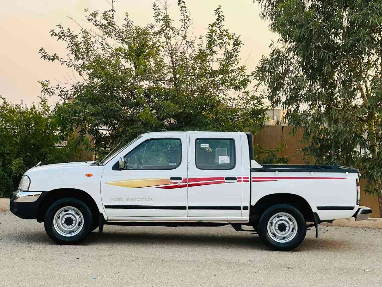 نیسان 2008 بێ بۆیاخ سنەوی تازیە کارتی بەنزینی هەیە
گێڕوو مەکینەو تەبریت و ئەکسل و هەمووی بەشەرت 
***********
