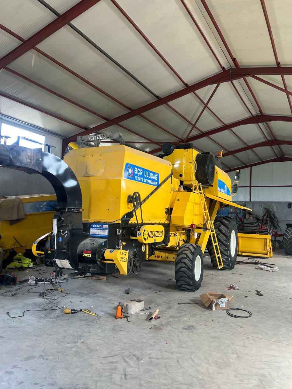 للبيع حاصيدة نيوهلند موديل 2007أنجكتر طبلة لعاب حجم 15فوت دبل درام حصادة جديدة وضع شريكئ 
***********وأتساب
