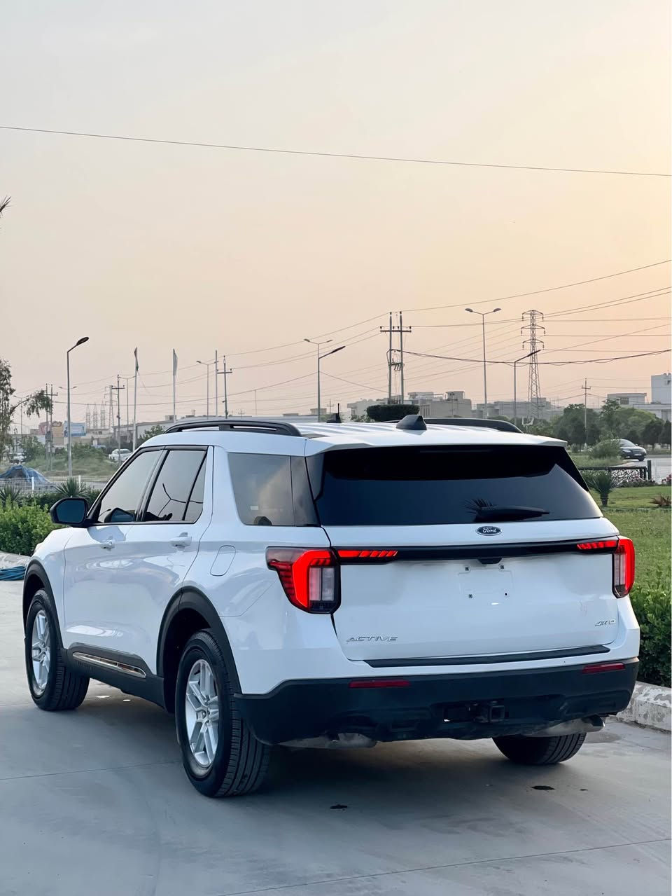 شكل نوی Ford Explorer Active  4WD
الموديل : 2025
اللون : سپی بەفری
السعر  : ۲۹٥$
۳ بەسمەی بیلادی لەگەڵە
حجم المحرك : 4 سلندر توربو(2.3L)
عداد المسافة : ٥،٠٠٠ mile
۱ پارچە بۆیاغ
بی ئیرباگ
ژمارە كاتی (۳ مانگی لەگەڵە نەشكاوە)
ژمارە شانصی: 1FMUK8DH0SGA06817

المواصفات: Active 
بصمة تشغيل
بصمة ابواب
تشغيل عن بعد (Remote Start)
صندوق شفط كهربائي 
دفع رباعي 4×4
عدد المقاعد (7) راكب
كشنات جلد
كشنات تدفئة
استيرن تدفئة
رادار أمامي(تحديد مسار)
رادار جانبي (نقاط عمياء)
رادار خلفي(تحذير من الاصطدام)
حساسات خلفية+ كاميرا
كير ماوس
اوتو هولد Auto hold
أوتو ستارت Auto start
أوتو ستوب Auto Stop
هاند بريك بصمة
تبريد مركزي 
شاشة كبيرة لمس 
‏Apple Car Play
‏Android Auto
تحكم وضعيات القيادة (Drive Modes)
مانع انزلاق+ABS
تحكمات استيرن
منافذ USB+AUX

٠۷٥۱۲٠۸۹۸٥۹
٠۷۷۸۱۹٦۲۸۱۸ رانية, السليمانية
