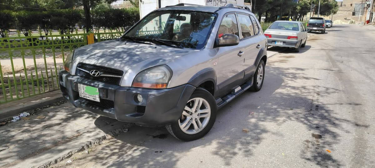 السلام عليكم 
للبيع هونداي توكسان 2009 نجف مكفوله من الصبغ والفتح مالت دكتور جامعي يعني مامتعوبه او على ايده 
محرك ٢٠٠٠ دوش مكفول تبريد مكفول
مقاعد جلد دواخل اسود
حساسات خلفية
مواصفات GLS
السياره باسمه والتحويل مباشر ثاني يوم
وحسب الصور الموضحه بالمنشور
السعر خاص علق تم وسيصلك السعر مباشرة على الخاص او للاستفسار اكثر الاتصال ***********
