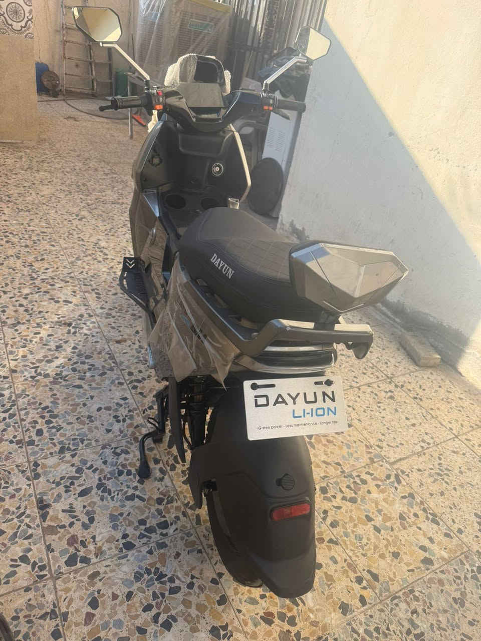 السلام عليكم..... اخي أقرأ تفاصيل الدراجه وشوف. واتصل حياك الله
DAYUn

دراجه وكاله

بطاريه ليثيوم

...50...

امبير ... السرعه ...98 ..... .... تقطع

بل شحنه

مسافه اكثر من 70 كيلو ..

الواحده ... نظام ...APS... أمامي

خلفي .. مخرج ،،_USP اطارات أمامي خلفي جوبلس... دسك

أمامي خلفي .. بصمتين.... سويجين.... الدراجه جديده نظافه %100 .. مكفوله ... وضع وكاله عدد التحويلات .....R1 R2 R3 شلعه بطناش وشرط الفحص والأيقاف الذاتي عند امتلاء البطاريه.... دراجه بعدها داخل ضمان دراجه صار لها شهرين عندي
دراجه ماخذها مليون و٧٠٠
السعر .. مليون و 500) بيه مجال .. مكاني بغداد الغزاليه

*********** الشراي يتصل متوفر وتساب أو لاتصال على الرقم
