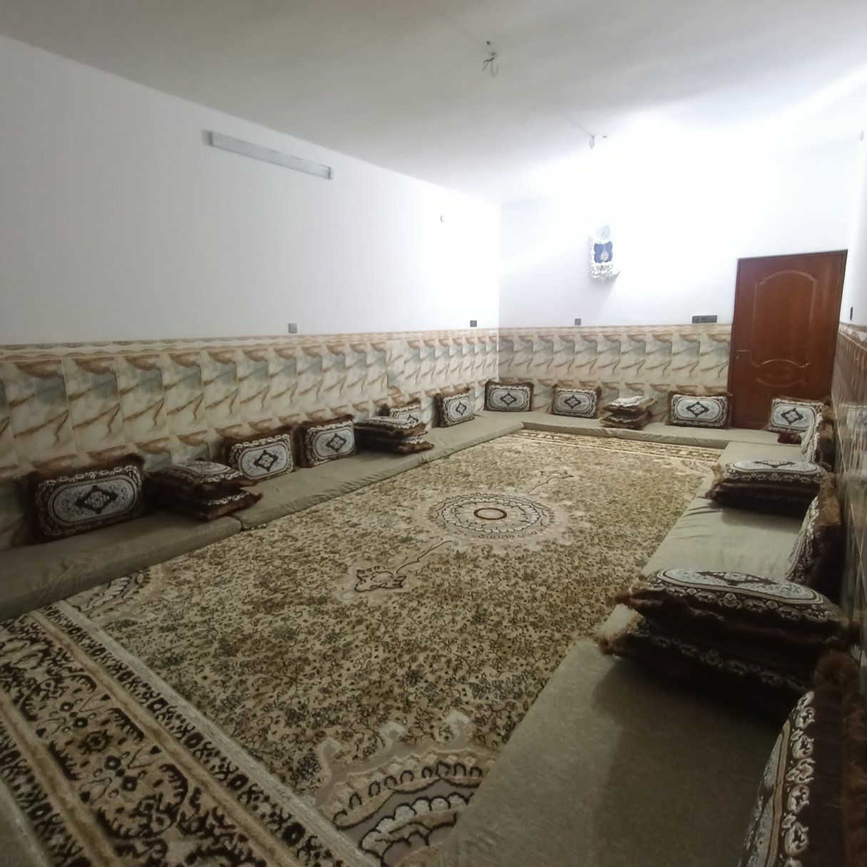 عقار للبيع

في حي الشهداء خلف جامع المرسلين قرب ماركت نيو للتسوق و كوفي مزاج

نوع العقار طابو سند صرف

المساحة 250م²

محتويات العقار طابق واحد

غرفة +غرفة استقبال (هول)

استقبال +صالة+مطبخ

السعر 130 بي مجال بسيط

للتواصل واتساب او اتصال

***********
