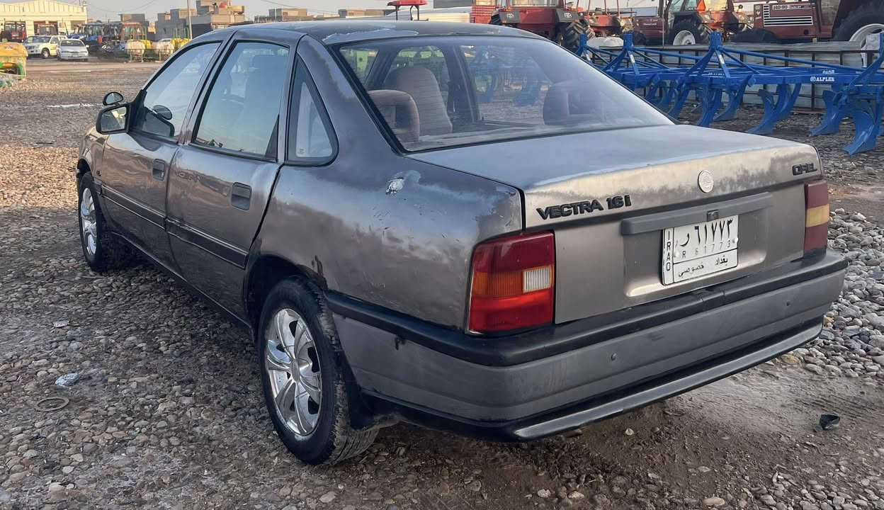 اوبل فكتره موديل 1992
سياره حلوه وجديده محرك كير كفاله
رقم بغداد صاحبها يمي بس ورثه 
مكاني واسط الزبيدية 
***********
السعر20بيه مجال
