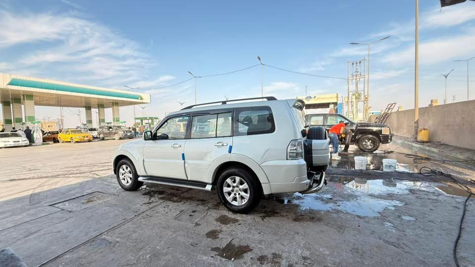 السلام عليكم للبيع باجيرو حبتور 2010 
السونار موضح بالصور رقم بغداد باسمي 
العنوان واسط الكوت 
السعر 144$ بيها مجال 
اي استفسار ***********
