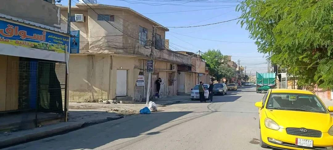 السلام عليكم 
دار ركن للبيع 
حي النفط موقع مميز 
المساحة 182 ونصف متر 
يحتوي على 3 غرف في الطابق الارضي ومطبع ومشتملات 
والطابق الثاني غرفتين 
ويحتوي على شقة منفردة فيها غرفتين وهول ومشتملات 
ويحتوي ايضا على محل منفرد 
الدار بأسم صاحبه الشرعي سند 2025 طابو الايمن
للاستفسار التواصل عالخاص او الاتصال على مكتب اسوار المدينة 

***********
*********** موصل, نينوى
