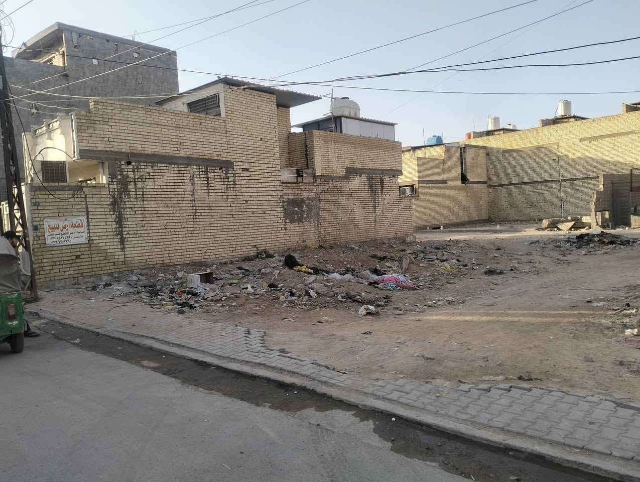 السلام عليكم ورحمة الله وبركاته
300 متر للبيع في منطقة الغرير متوفرة كافة الخدمات 
الاستفسار خاص


**إذا كنت صاحب هذا الإعلان وتريد حذفه لأي سبب، رجاءا أرسل رسالة إلى الدعم الفني**