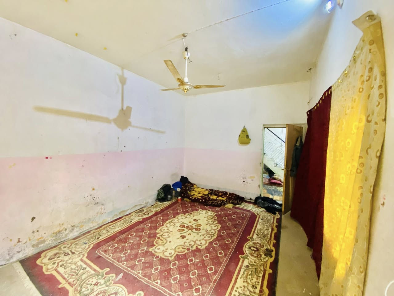 السلام عليكم
دار 200 متر تجاري للبيع الاساس صب بناء طابوك سقف صب يحتوي على غرفتين او صاله او مطبخ واستقبال او صحيات  ويحتوي  على ثلاث محلات تجاريه
ملاحظه /الدار مع المحلات ماجرات 600الف شهريا 

السعر (87)مليون او بي مجال
 العنوان: النجف الاشرف / كوفه /شار ع المطار القديم /قرب مكتب المهندس 

للاستفسار مكتب المهندس 
***********
***********
