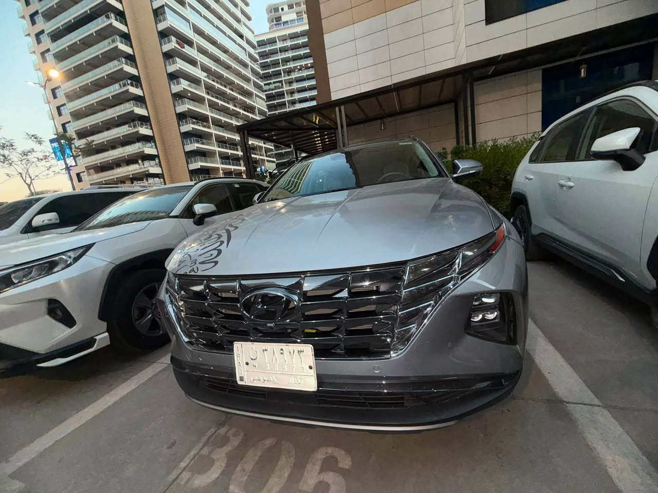 السياره وارد امريكي 2022 بيه صبغ باب سايق ومن يم قبق البانزين شخطه كمل موضح في الصوره نضيف كشنات تبرده تدفئه تبريد وتدفئه ستيرن حساسات360 كاميرات هم360 فول السياره محرك2400 ومتصرف بانزين كلش حلوه  ايرباك راحع ستتم الشاصي موضح في الصوره والسياره مال مره نضيفه ومرتبه
الرقم التواصل*********** 
السعر 18،100 وبيه مجال شويه
