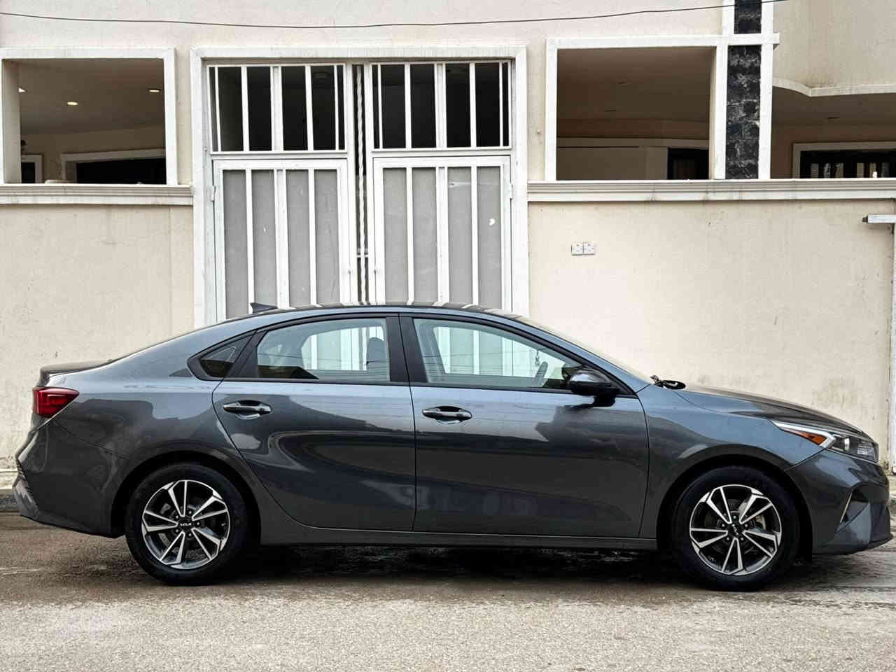 السلام عليكم
فورتي 2023 نص مواصفات
شاشة جبيرة- ويل كب حجم 16- شاشة اعطال-رادار امامي
شاشة تدعم ابل كار بلي-تحديد مسار-قيادة ذاتية
3وضعيات قيادة-كاميرا امامية+كاميرا خلفية دوارة
مكينة 2000 دوش مرغوب

السيارة بأسمي تحويل ثاني يوم
الضرر حافة البنيد ونصبغ. بدون تبديل ليبل واحد
بدون ضرر داخلي
مكاني بغداد-چكوك
السعر 145 
للاتصال: ***********
