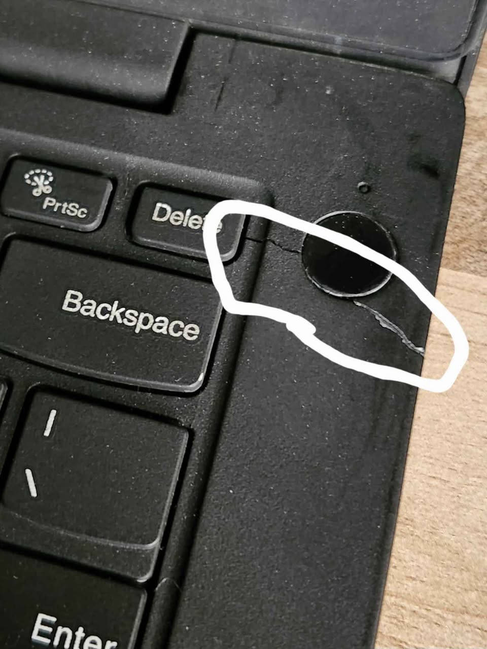 لابتوب لينوفو k14 )AMD) صناعة 2021 💻

تفاصيل المعالج: 
معالج AMD Ryzen 5 5600U 
6 أنوية 12 مسار 
تردد 2.3GHz ويدعم توربو 4.2GHz ✈️
مقارب لمواصفات Intel Core i5-1240U

رامات 8G نوع DDR4 سرعة 3200 
كرت الشاشةAMD vega 7  بذاكرة 2G Vram
منفذ type C للبيانات و منفذ type C للشحن 
شاشة حجم 14 دقة 1080p 
ملحقاته: الشاحن الخاص بيه 65w + جنطة + ماوس 
ملاحظة: الابتوب بيه كسر صغير بل كفر موضح بالصورة
السعر 280 الف فقط 💸 مع العلم صاحبه مشتريه ب450 قبل 4 أشهر 
العنوان بغداد الحرية متوفر توصيل 🚚 
واتساب: *********** ☎️
رابط تواصل: https://wa.me/9647733601242 بغداد, العراق
