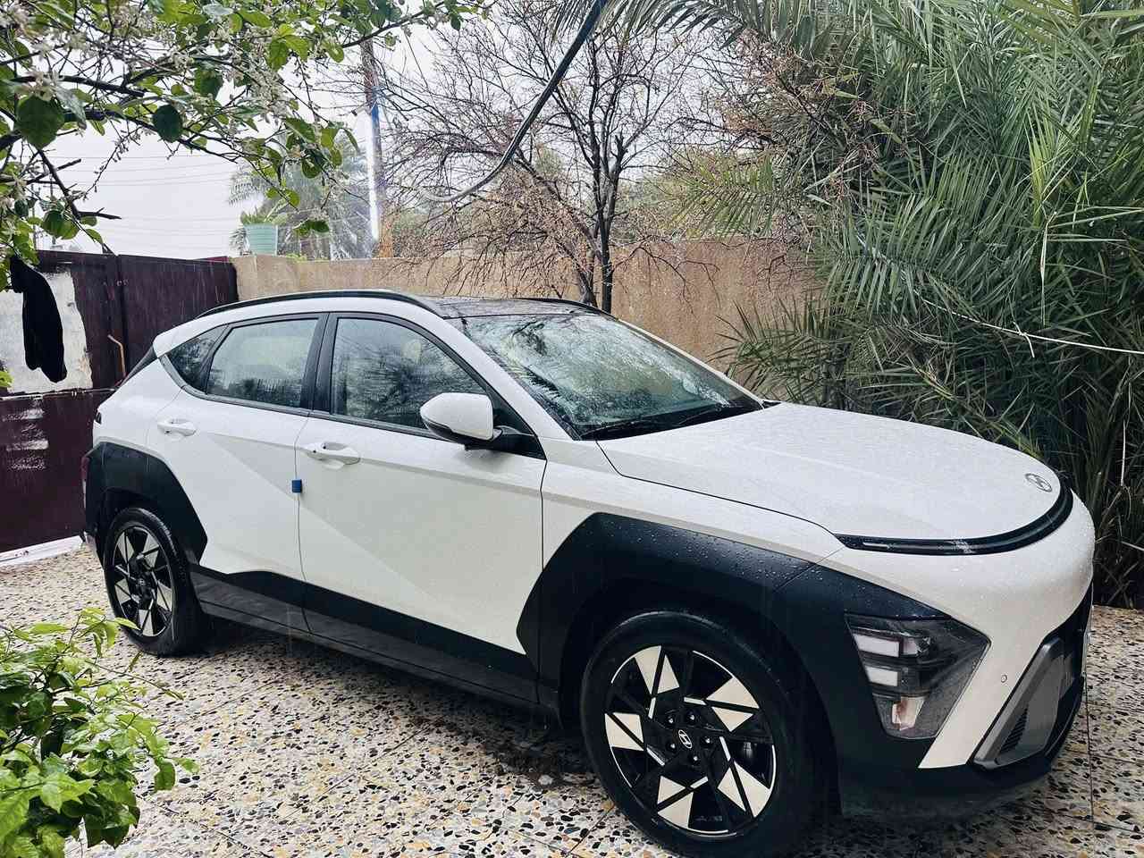 السلام وعليكم كونا للبيع
 موديل 24 خليجي مكفوله
مكينه 2000 فول مواصفات
ماشيه 23الف قابل للزياده
السعر 207$ بيها مجال بسيط 
للاستفسار***********
