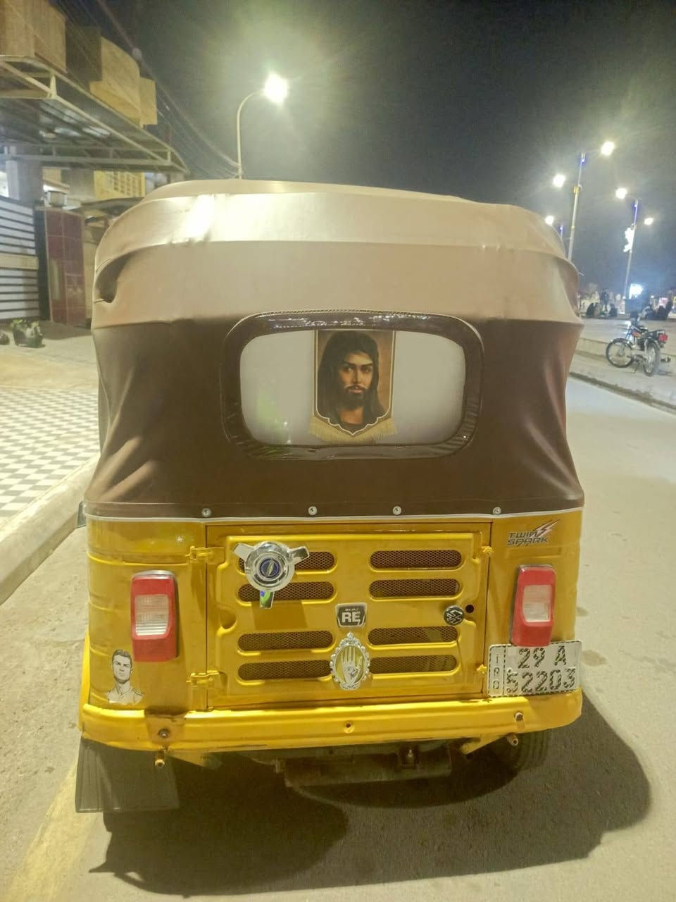 سلام عليكم تكتك البيع رقم وسنويه مصبوقه الجماليه مكان التكتك واسط كوت  السعر 6مليون وبيه مجال رقم ***********
