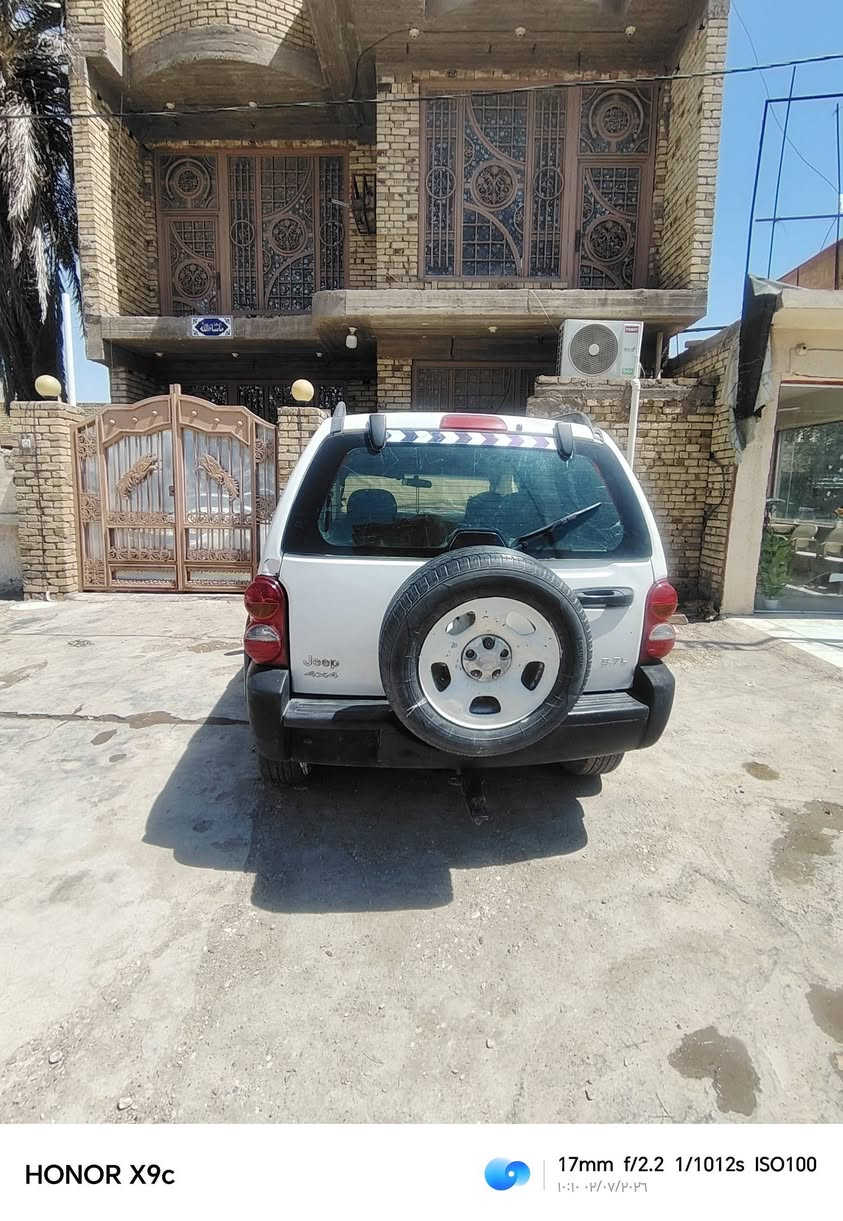 سلام عليكم جيب ميديل 4 سياره مكفوله من كلشي لاضربه لاشي تبريد مكفول كفاله عامه من كلشي سياره سعرة 40وبيه مجال وترهم لاامراوس ***********
