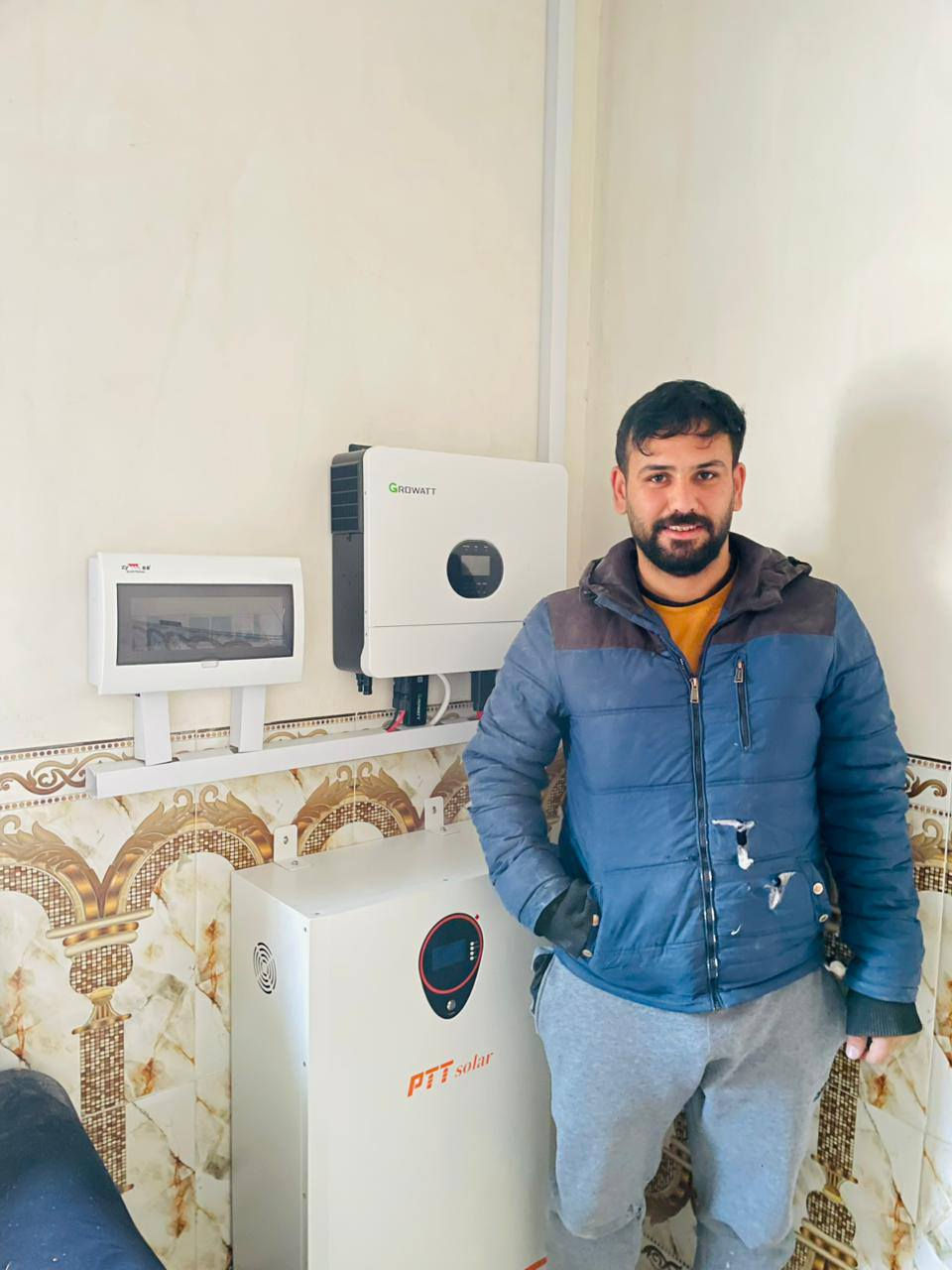 جانب من أعمالنا – شركة آشور للطاقة الشمسية
تم بحمد الله ربط منظومة طاقة شمسية في #طق_طق /   بكفاءة عالية وتشغيل مستقر
🔹 مكونات المنظومة:
▪️ 5ألواح شمسية (إيرا)
▪️ بطارية ليثيوم 15كيلو واط  PTt
▪️ إنفرتر 6كيلو واط كرواط
⚡ الأداء:
🔸 10 أمبير نهاري
🔸 10 أمبير ليلي
نضمن لكم طاقة مستمرة وتوفير عالي واعتمادية بكل الأوقات
📍 العنوان: أسديرة عليا
👤 بإدارة: أحمد البوحسيب
📞 رقم الهاتف: ***********
آشور للطاقة الشمسية… نكافح الظلام بالطاقة النظيفة
#آشور_للطاقة_الشمسية
#الشرقاط
#سديره_سفلى
#أسديرة_عليا
#الطاقة_الشمسية
#طاقة_نظيفة
