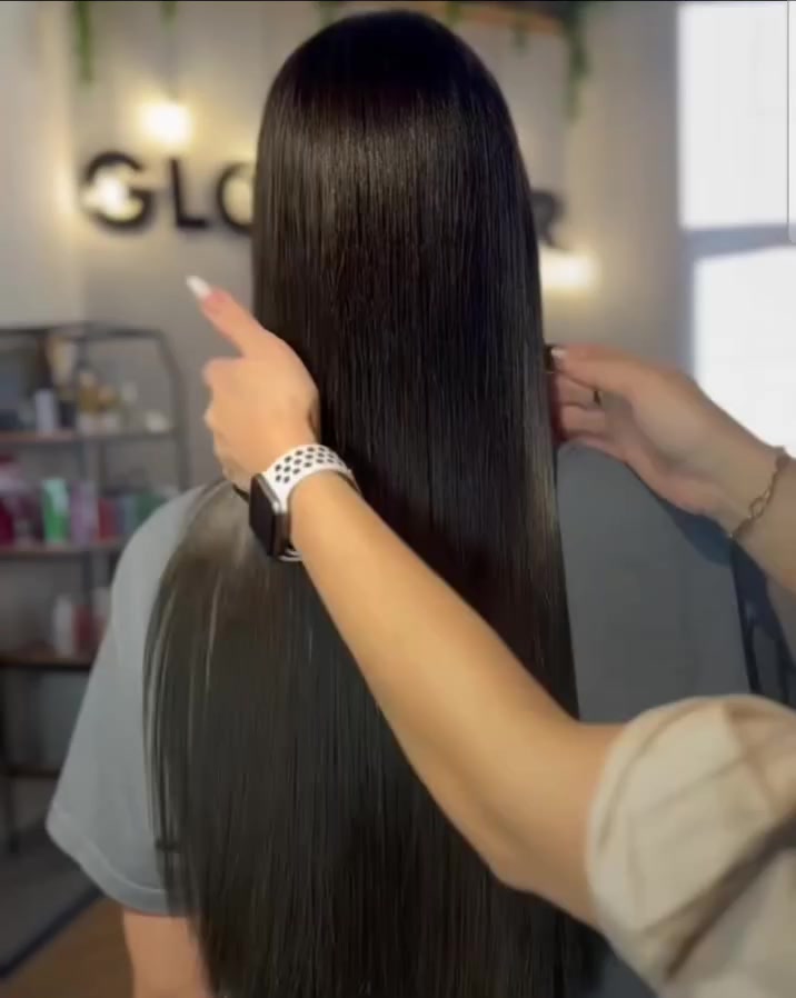 ✨ وداعاً للكاوية وتعب الصالونات! ✨
شعرج راح يصير حرير وبلمشة وحدة بس.. وبدون أي حرارة! 😍
​✅ شنو يميز مسرحنا الفوري؟
​نتيجة فورية: تمشيط وبس، ويصير شعرج مراية.
​ثبات خيالي: النتيجة تدوم لـ شهرين كاملين!
​عناية وتغذية: غني بالـ روز ماري (إكليل الجبل) يعني يسرح ويعالج بنفس الوقت.
​اقتصادي جداً: العلبة (100 مل) تكفيج 5 استخدامات، وإذا شعرج قصير تكفيج 7 مرات أو أكثر!
​عطر يجنن: ريحته طيبة وتبقى بالشعر.
​💰 السعر: 25 ألف دينار فقط!
وزيادة على هذا.. التوصيل مجاني لكل المحافظات 🚚 + هدايا وية كل طلبية! 🎁
​الكمية محدودة.. احجزي قطعتج الآن وريحي بالج!
للحجز، ارسلي (الاسم، العنوان، رقم الهاتف) 
واتساب ***********
انضم للقناة واستفد فوراً 👇  
🔗 t.me/Leotraderiq‎  
💬 عندك سؤال؟ راسلني مباشرة: t.me/LEOTRADERIQ0‎
