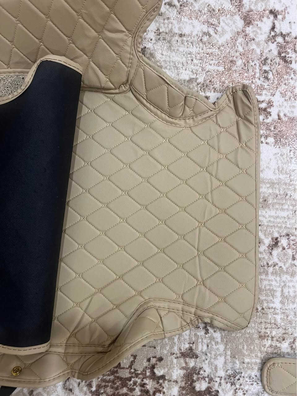 گاعي قالب (mg gt vip)دةبل قرتةي ئةصلي زةمان يةك سال
حةوزي ناو صندوقيشي لةگةلة  
تةنها رةنگي بيجي و  چةند تاخميكي كةم بةردةستة نةخشيكي زور جوان و جلدي اصلة فريزو دةبل قرتةية 
ضةماني يةك سالي لةگةلة بة شةرتي هةموو شتيك ئةيفروشم 
شوين هةولير 
*********** أربيل, العراق
