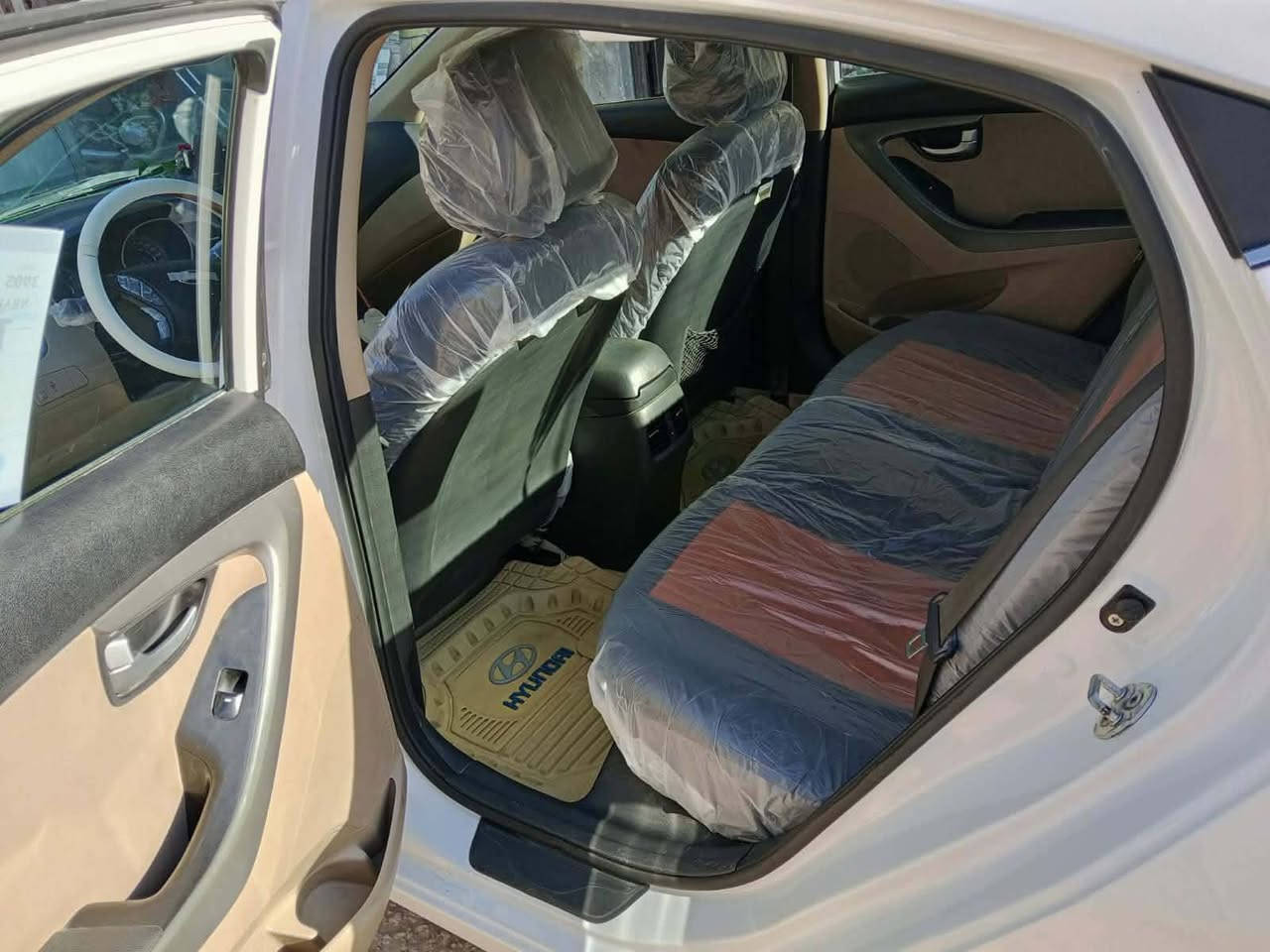 جميع التفاصيل مذكورة داخل المنشور
امكلف بالنشر رقم صاحب السيارة ***********
لنترا 2015 خليجي Gls 1800 فول عدا البصمه.
موصفات دواخل صاج فتحت سقف 
مري شفط واشاره 5 ويل كب كرومي 
تحكم استرين جهتين كامره شاشه كبيره 
تخم تايرات جديد..السيارة ماشية 270
مشروع وطني مداور ثاني يوم بالنجف.السعر 120 وبيه مجال حك الجيه المكان النجف الاشرف
