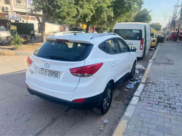 السلامً عليكم مكلف ب النشر 
توكسان 
 2015 
خليجي 
محرك 2000دًوش 
شاشه 
كامره 
تحكم استيرن 
ويل كب 
اشاير مري 
لدات امامي خلفي 
لايت عدسه 
السعر 153 
علما السياره جديده و مابيها نواقص 
بيها قطعه صبغ وحده 
للاستفسار ***********
بغداد رحمانيه الجعيفر بغداد
