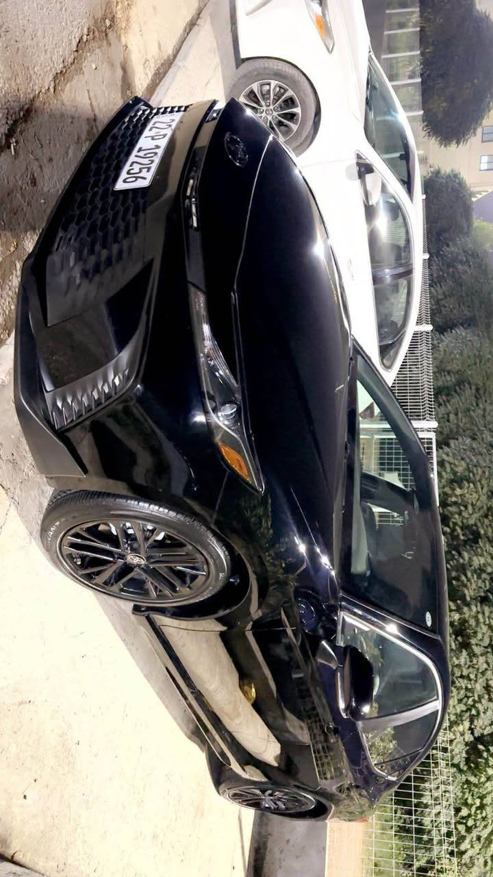 TOYOTA CAMRY 2025 SE HEV 🩶
تيوتا كامري ٢٠٢٥ هايبرد
لون موميز لون اسود
مواصفات 
داخل ابيض 
بصمه
 كشن هيتر 
شاشه 
كامره 
رادار 
حساس
بريك بصمه 
اكو 
نورمال 
سبورتي 
و HEV
تحكم ستيرن 
تحديد سرعه 
شحن وايرلس
و بعد مواصفات هوايه 
ضرر: جاملغ خلف سايق + صندق بدون دواخل بدون ارباك سياره مرقم جاهز بدون مصرف 
مكان سياره اربيل 
واتساب :*********** أربيل, العراق
