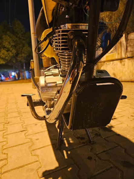 ايراني سنويه رقم مديل 23 بس تستلم الوحات +بيها لوحه مؤقته مع خوذه +كشن مدوشم  المحرك رابيدو مجفت نضيف +كهربائيات كلها شغاله السعر مليون وستميه وخمسين 1650 وبيها مجال
الأستفسار ***********
