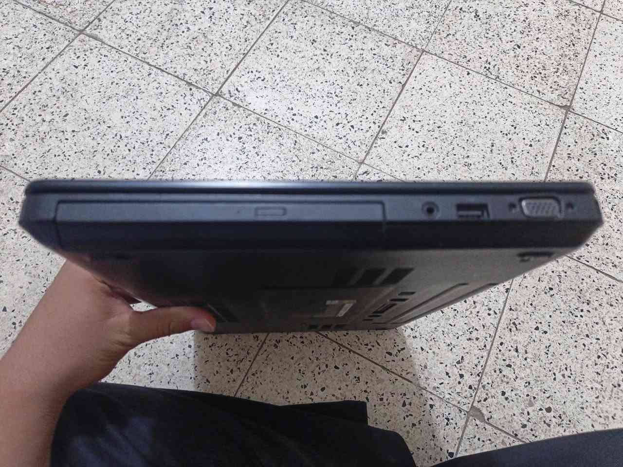 شاشة 15.6
core i7 الجيل الرابع
 الذاكرة العشوائيةRAM 8GB
هارد دسك ssd256GB
كارت شاشة داخلي4گيگا والخارجي انفيديا جي فورس 2گيگا
فول كيبورد عربي انكليزي أرقام جانبية للطباعة
منصب وندوز 10 كل برامج التواصل الاجتماعي وبرامج الاوفيس 
برنامجautucad 2022
كامرة أمامة وكل المنافذ سليمة والصوت واضح جداً
ملحقاته شاحنه اصلية مع ماوس وحقيبة
الموقع البصرة
السعر 300 وبي مجال
***********
