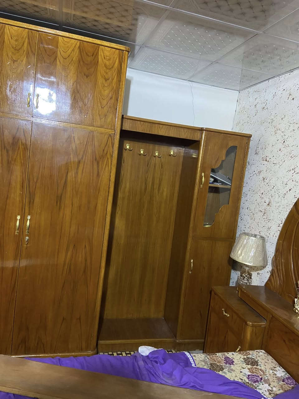 السلام وعليكم غرفه صاج نجاره تكمه سويته  ونظيفه كلشك وكامله  هيه والدوشك  مالته جديد بعده  للبيع السعر مليون 800 مكاني بغدا د متواجد ***********

