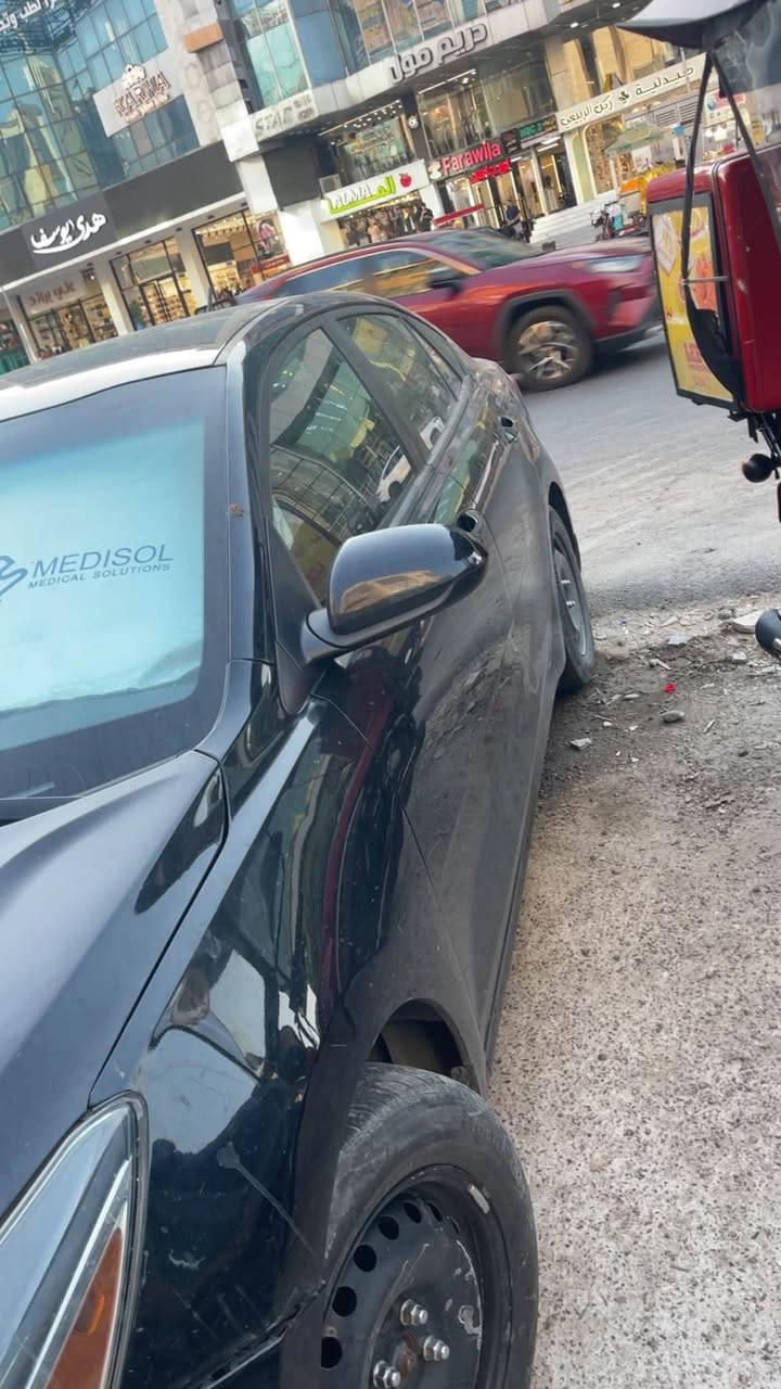السلام عليكم 
كيا ريو ٢٠٢٣  وارد امريكي بغداد باسمي  رقم جديد هزه جديده ماشية ٣٩٠٠ ميل سياره جاهزه تبريد خير من الله مواصفاتها معروفة شاشة كار بلي  محرك ١٦٠٠ نضامين سبورت وعادي محرك كير مكفول بيها ملاحضات بسيطة اولها تغسلها 😆وكلشي موضح بالمنشور صورها الحادث والسونار للتواصل ***********
السعر ١١٨  مكان بغداد شارع الربيعي او حي العامل تحياتي.
