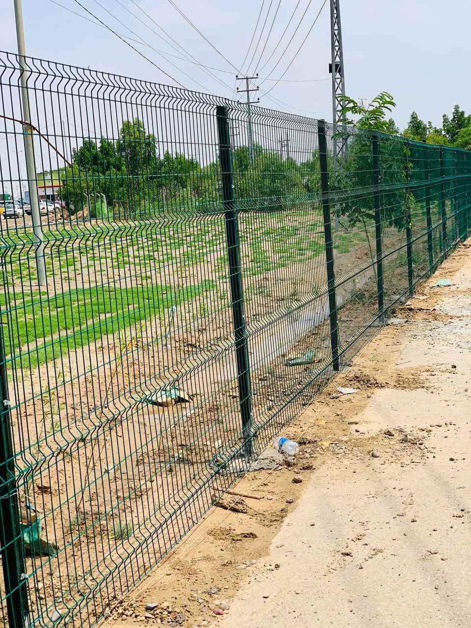 #شركة الفرات الأوسط 
خبرة وجودة عالية في تنفيذ جميع أنواع الأسياج الحديدية والعشبية لتأمين وتجميل مختلف المواقع! 🌿🛡️

🔹 أنواع الأسياج التي نقدمها:
✔️ أسياج BRC
✔️ أسياج الجينكو
✔️ الأسياج العشبية (للمظهر الجمالي والطبيعي) #عمل_ونصب_اسيجة_الـ_بي_ار_سي_Brc

🔹 نُجهز ونركب الأسياج لـ:
🏡 المزارع
🌳 البساتين
🏞️ الحدائق الخاصة والعامة
🏢 دوائر الدولة والمؤسسات

🔹 جودة ممتازة – أسعار منافسة – تغطية شاملة لكل العراق
🔹 خدمات تركيب، صيانة، واستشارات فنية من فريق متخصص

📞 للتواصل والاستفسار من الزر اسفل المنشور او على الارقام
*********** متوفر واتساب 
*********** متوفر واتساب
